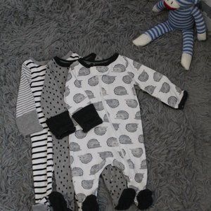 Set of 3 zip up footies